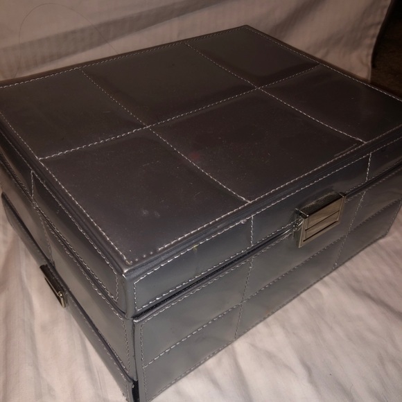 Makeup case - Picture 3 of 4